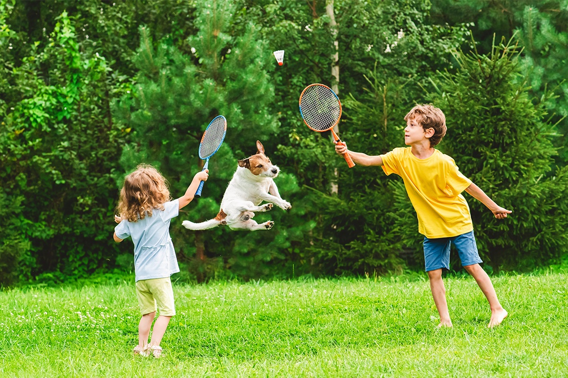 Trambulintól a tollasig – sporteszközök a kertben